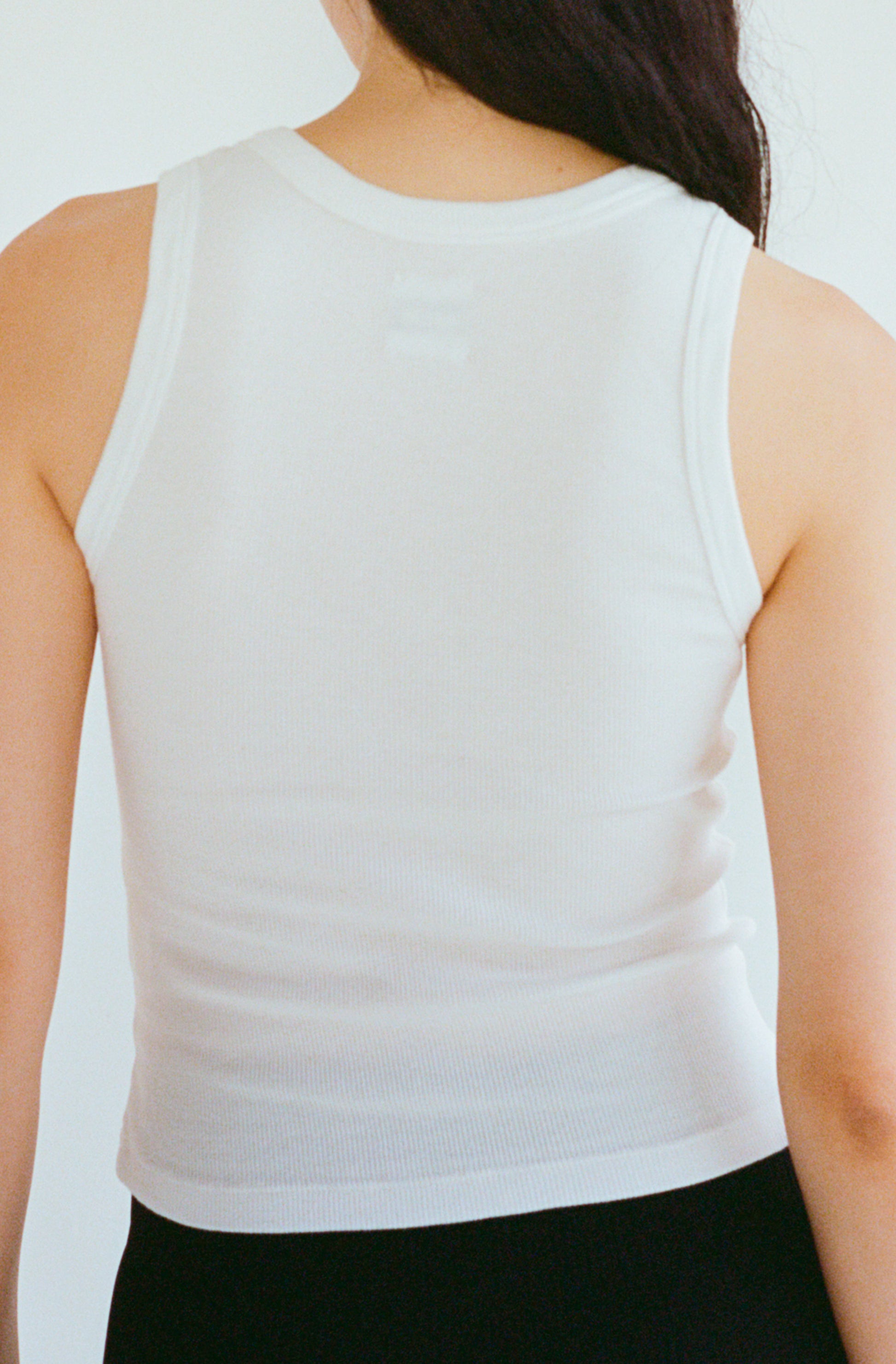 Le débardeur blanc en coton bio pour femme coupe près du corps OMEAR, vue portée de dos