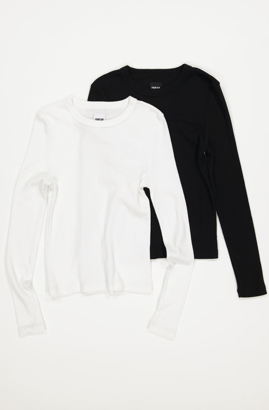 Le lot de 2 t-shirts à manches longues en coton côtelé bio pour femme OMEAR, en noir et en blanc